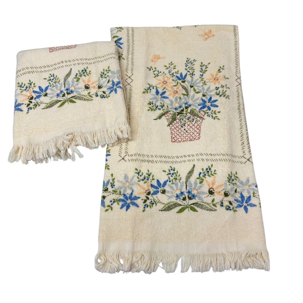 Vintage Lady Pepperell Floral Fringe Bath Towels lot of 2